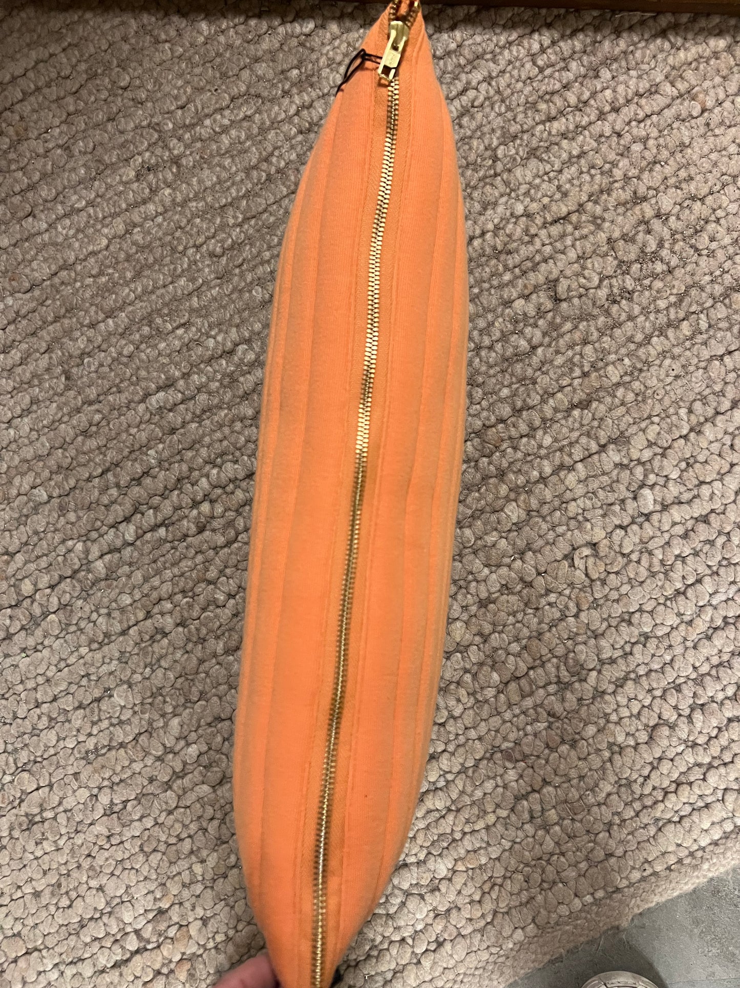 KUSSEN | ORANJE
