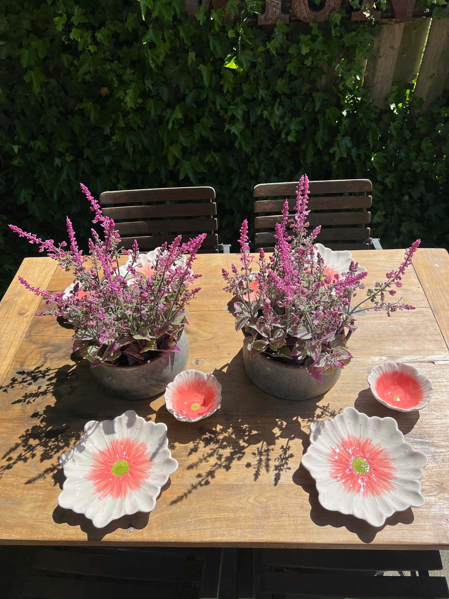 BORD | BLOEM | ROZE | MET | GROENE | KERN