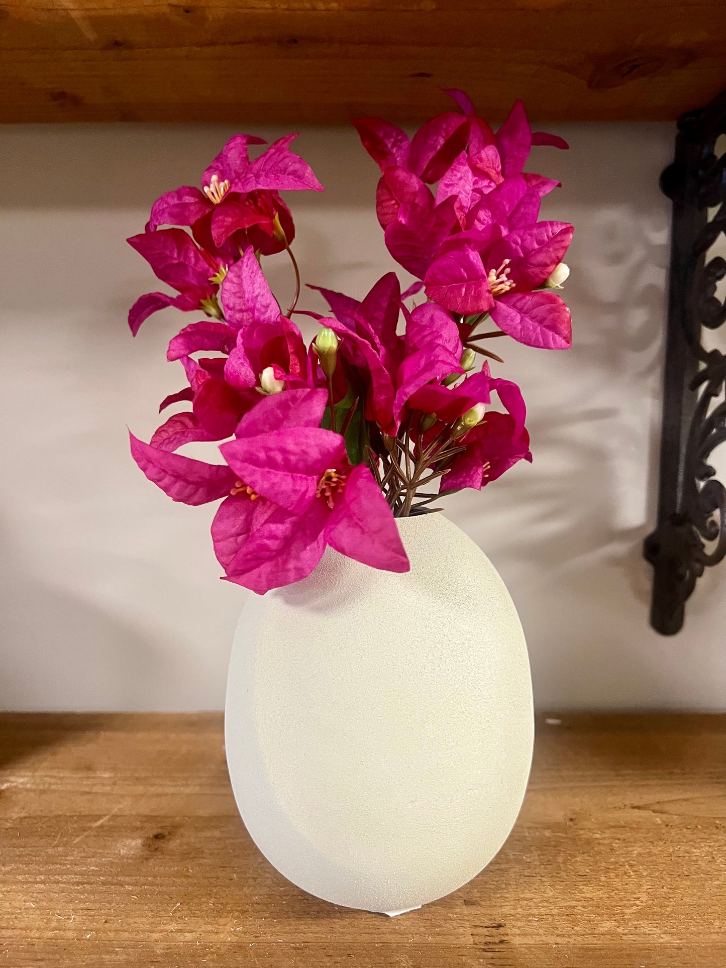 VAAS | BEIGE | INCL | KUNST | BOUGAINVILLEA