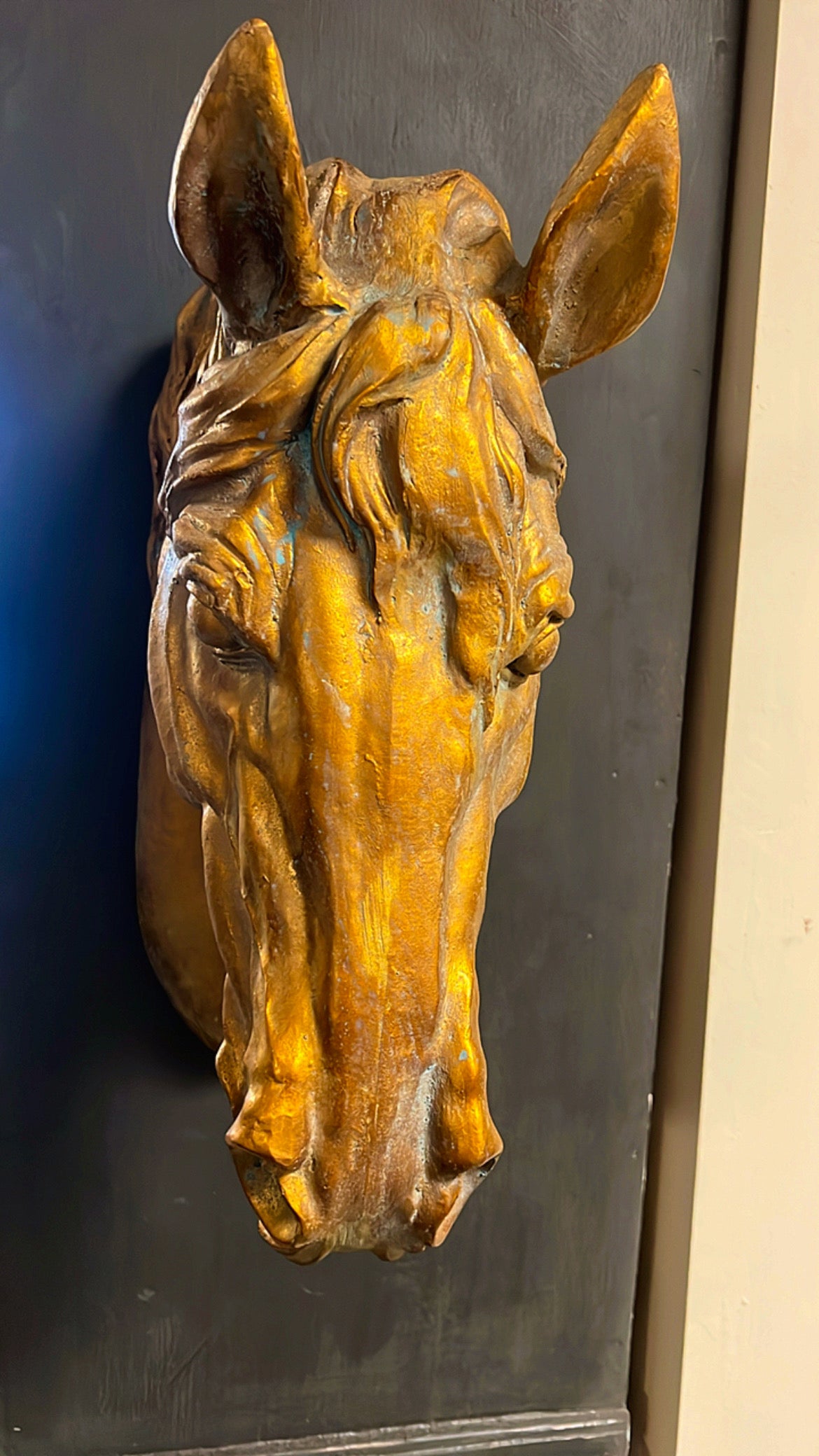 PAARDENHOOFD | GOUD | POLISTONE