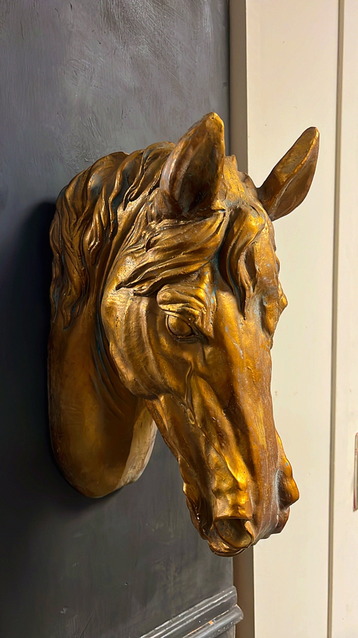 PAARDENHOOFD | GOUD | POLISTONE