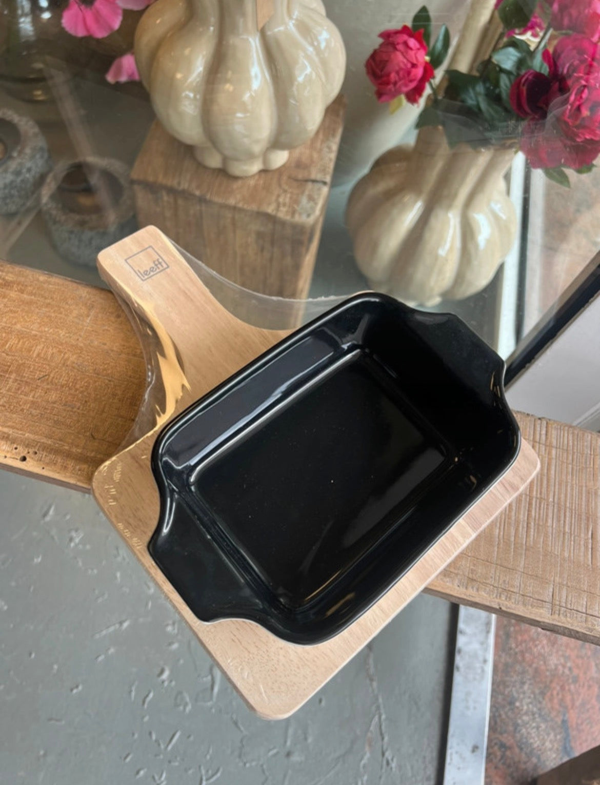 SET | VAN | 2 | LEEFF | MINI | OVENSCHAALTJES | OP | SERVEERPLATEAU