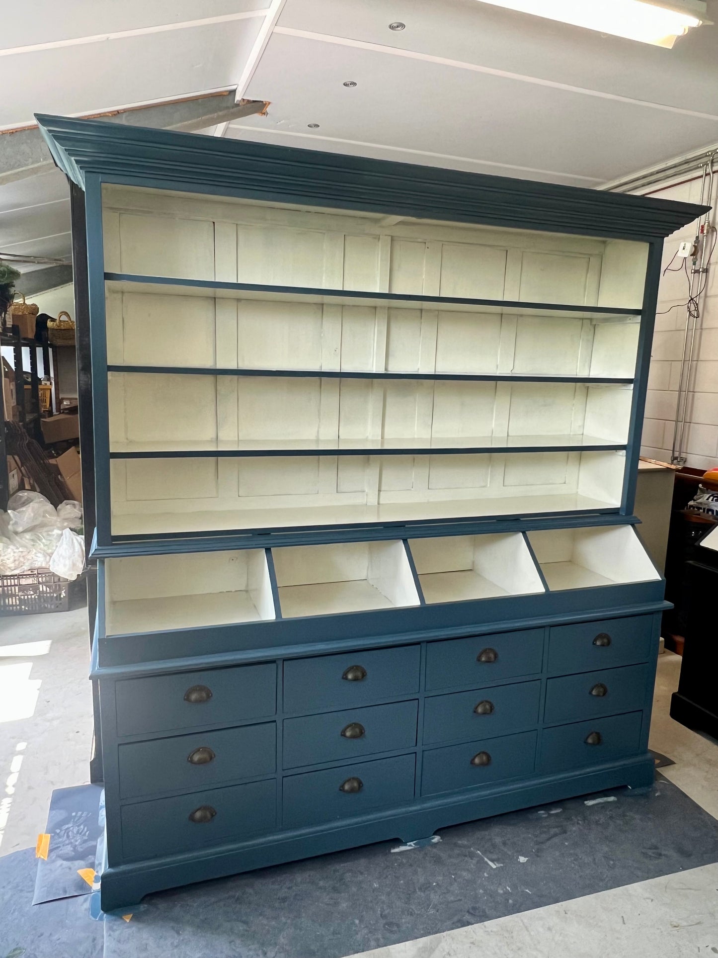 BUFFETKAST | BLAUW | MET | MESSING | BESLAG