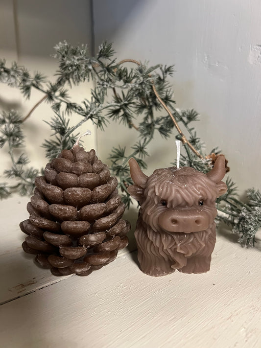 SET | HANDGEMAAKTE | KAARSEN | DENNENAPPEL | HOOGLANDER