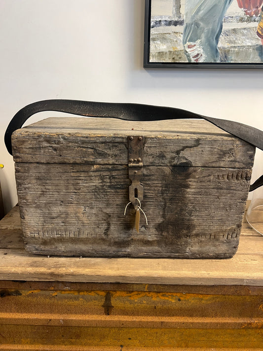 OUDE | HOUTEN | GEREEDSCHAPSKIST | MET | LEREN | BAND