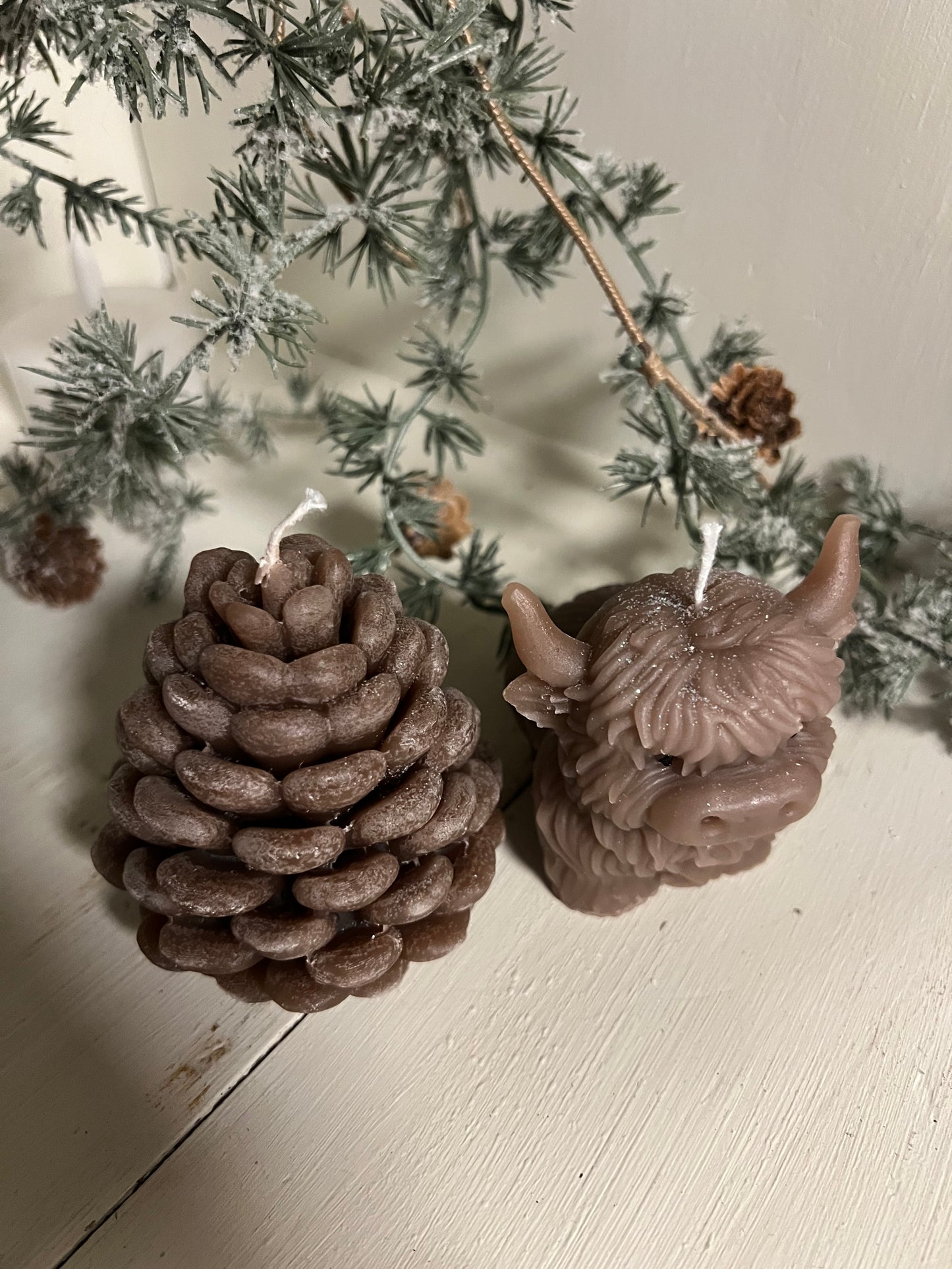 SET | HANDGEMAAKTE | KAARSEN | DENNENAPPEL | HOOGLANDER