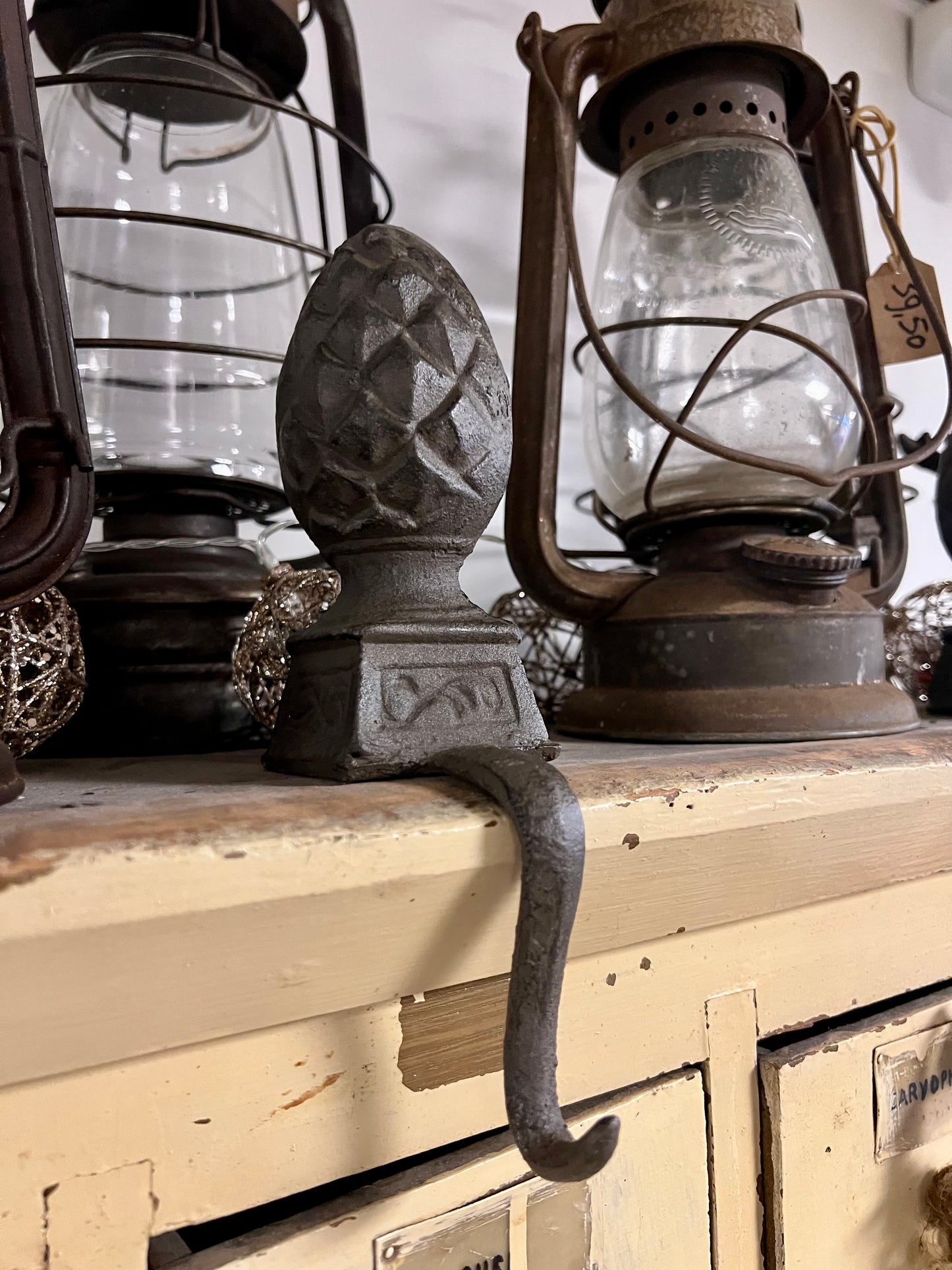 GIETIJZER | HANGER | KRANS | DENNENAPPEL