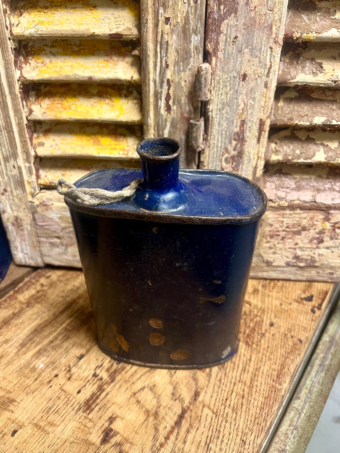 OUDE | BLAUWE | EMAILLE | VELDFLESSEN