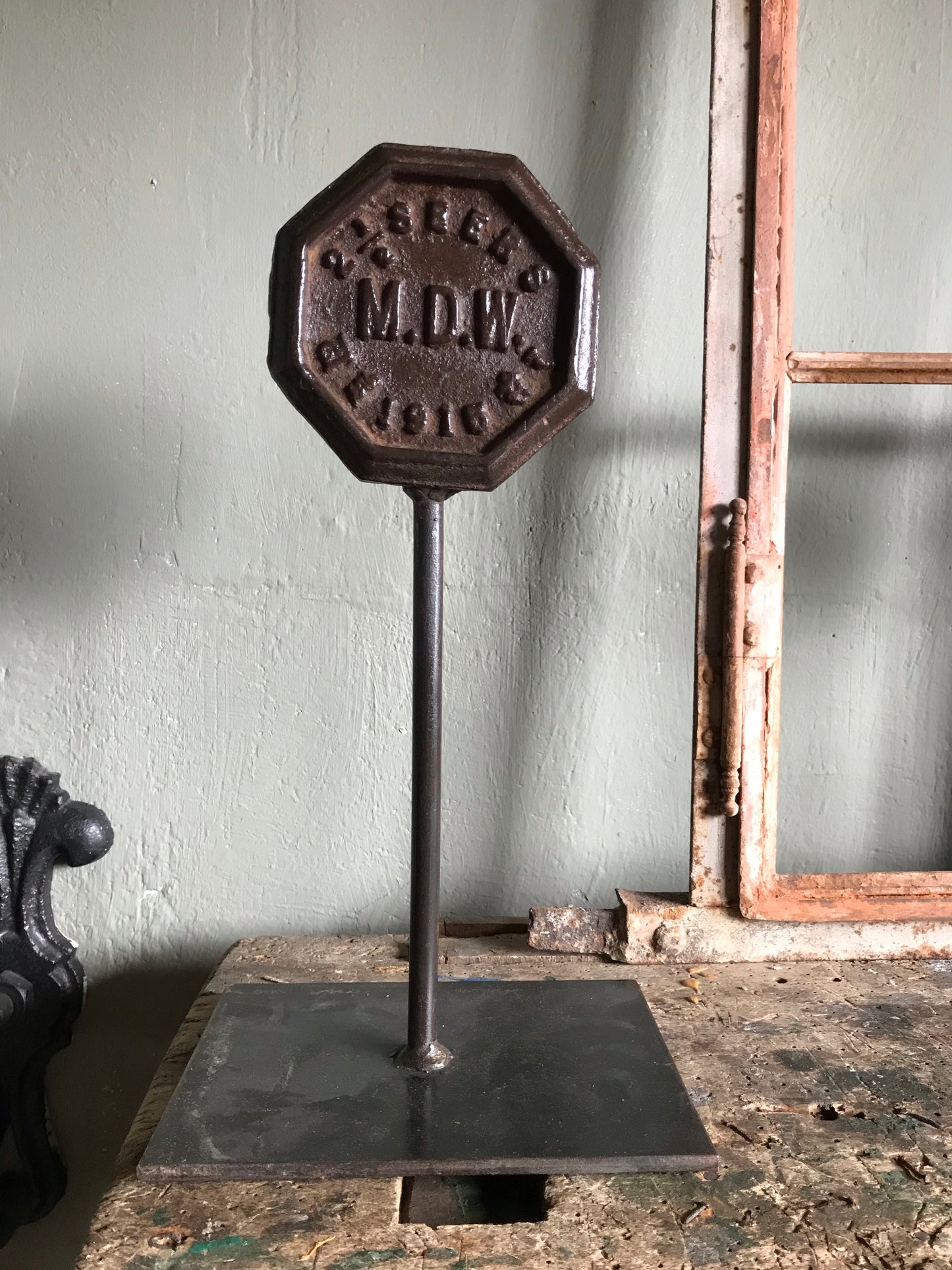 WEIGHT | ON | STAND | ZESHOEK